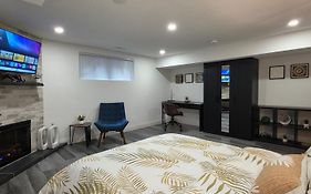 Renovated Guest Suite Near The Lake & High Park In Toronto!